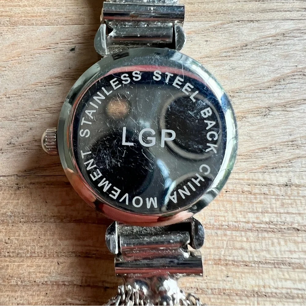 LGP ladies silver tone bracelet fashion watch NEW BATTERY
